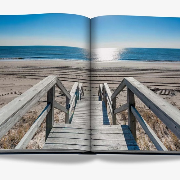 Assouline Hamptons Private by Dan Rattiner - Coffee Table Book - Picture 3 of 12
